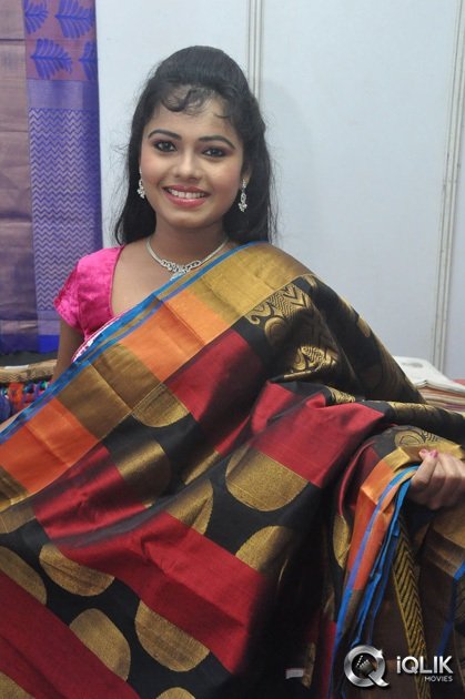 Naveena-Jackson-Launches-Lepakshi-Cotton-and-Silk-Exhibition